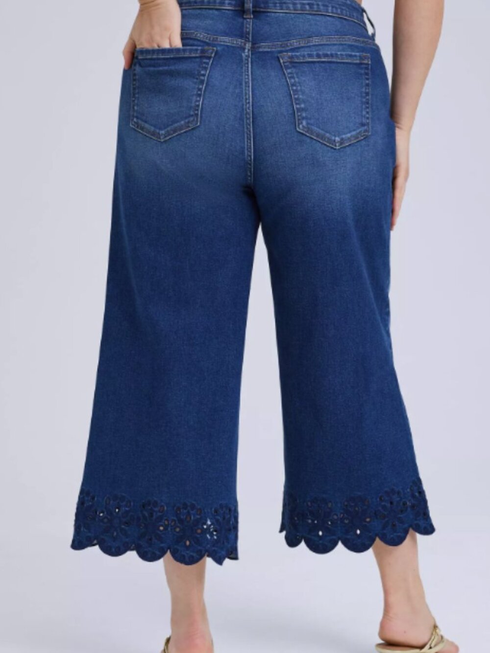 Torrid Belle Isle Scalloped Hem Crop Jeans Size 22W